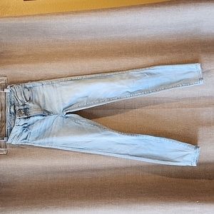American Eagle ladies jeans.  Size 00.  Light Blue.